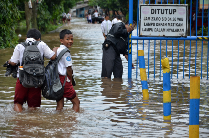Jembatan Bungur di Depok Roboh
