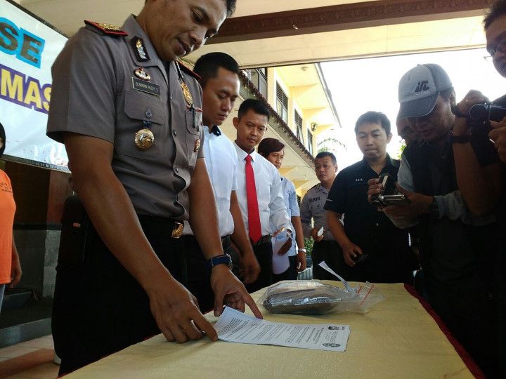 Polisi Bongkar Jaringan Pengedar Tembakau Gorila