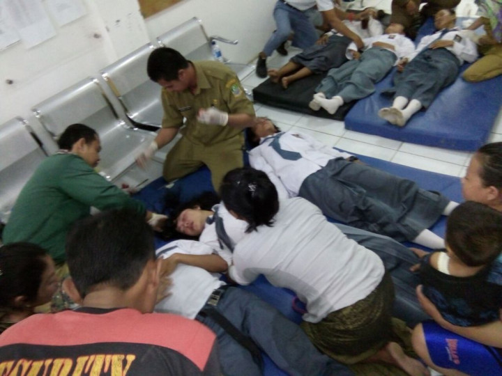 Atap Sekolah di Bekasi Roboh, 10 Siswa Patah Tulang