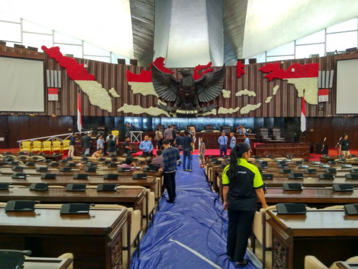 Serba-Merah Putih Menyambut Raja Salman