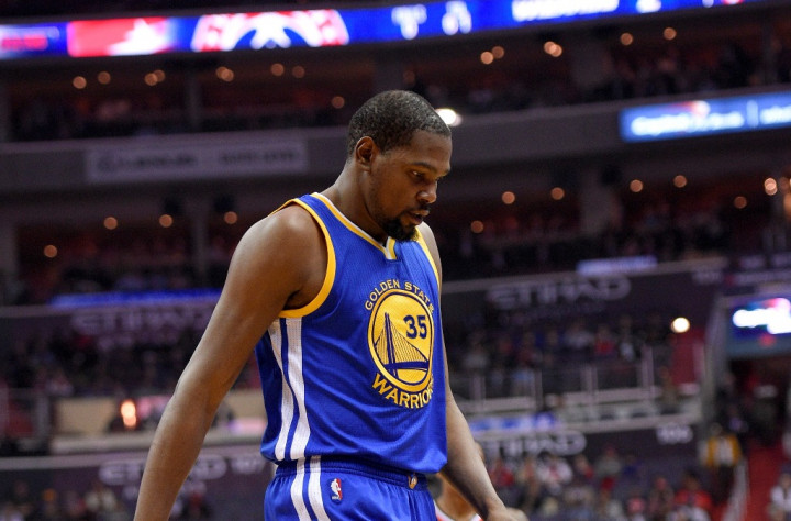 Cedera Lutut, Durant Mengakhiri Laga vs Wizard Lebih Cepat