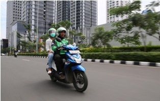 Polisi Imbau <i>Bikers </i> tak Gunakan <i>Phone Holder </i>