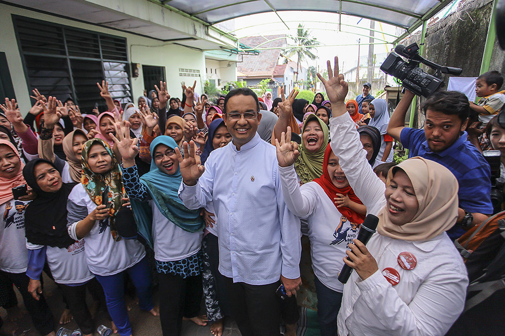 Calon Gubernur DKI Jakarta Anies Baswedan melakukan kampanye di kawasan Kebon Jeruk, Jakarta.  ANTARA/Muhammad Adimaja