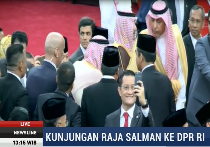 Raja Salman Datang, Anggota Dewan Sibuk Foto-foto