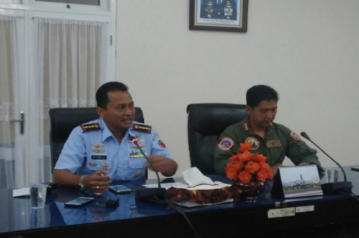 Pesawat Tergelincir karena Ban Bermasalah saat hendak Terbang