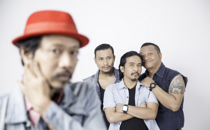Superglad Rilis Singel yang Diproduseri Iga Massardi