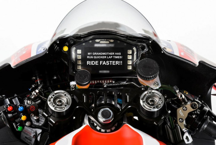 Virtual Dashboard Belum Tentu Digunakan di MotoGP 2017