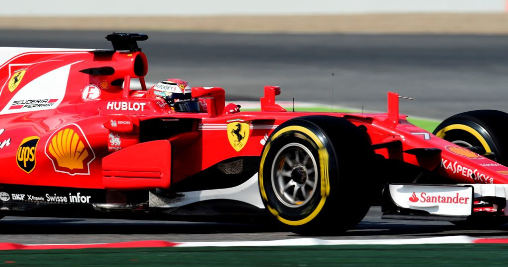 Kimi Raikkonen mengendarai Ferrari SF70. (AFP PHOTO / JOSE JORDAN)