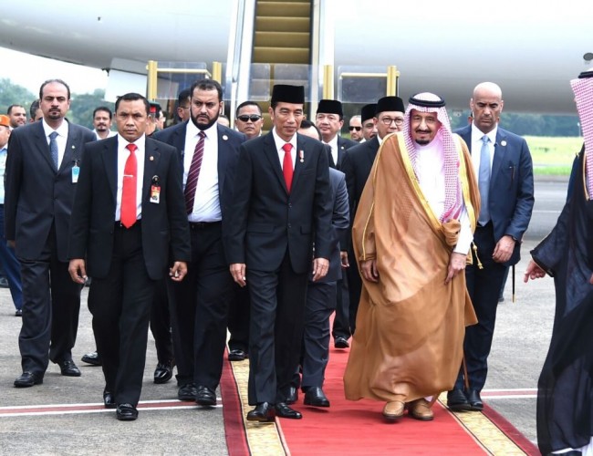 Raja Salman Dijamu Teh sebelum Bertemu Tokoh Agama