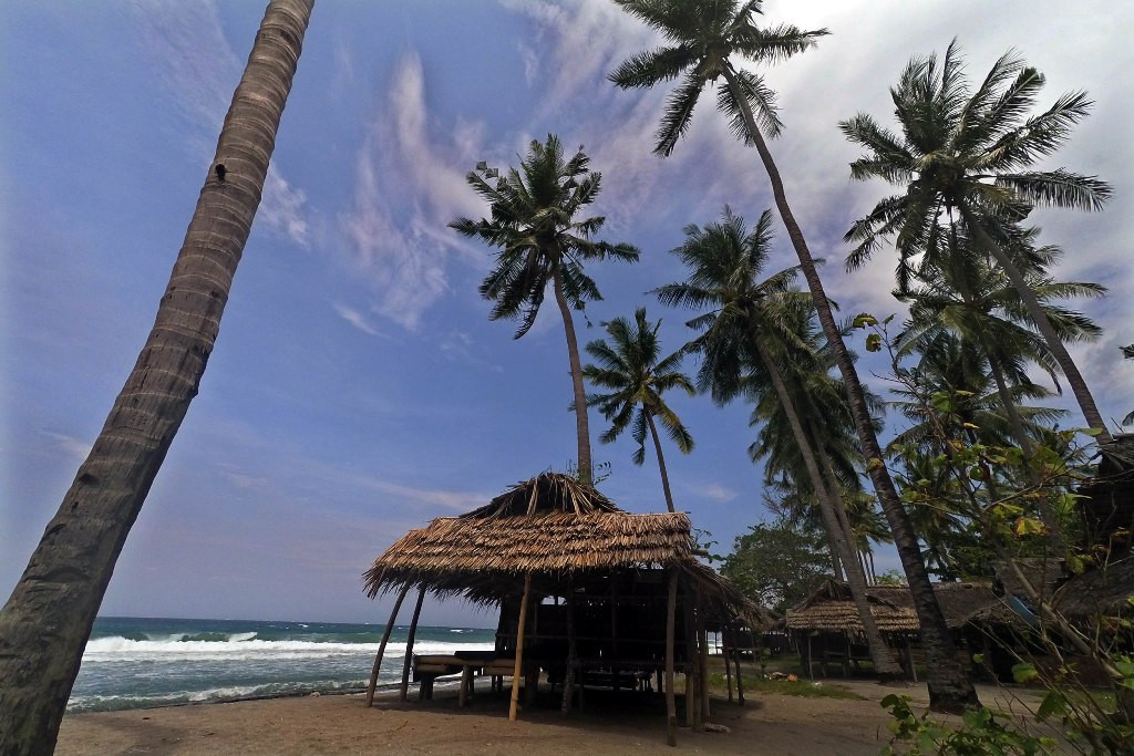 Pantai Meninting, Batulayar, Lombok, NTB. Salah satu obyek yang ditetapkan sebagai lokasi wisata halal di Indonesia/MI/Galih Pradipta