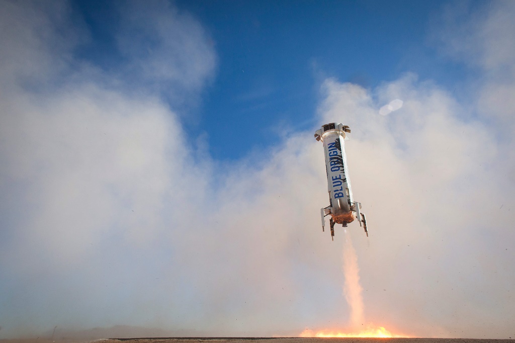 Peluncuran roket Blue Origin. (AFP PHOTO / AFP PHOTO AND BLUE ORIGIN / BLUE ORIGIN)