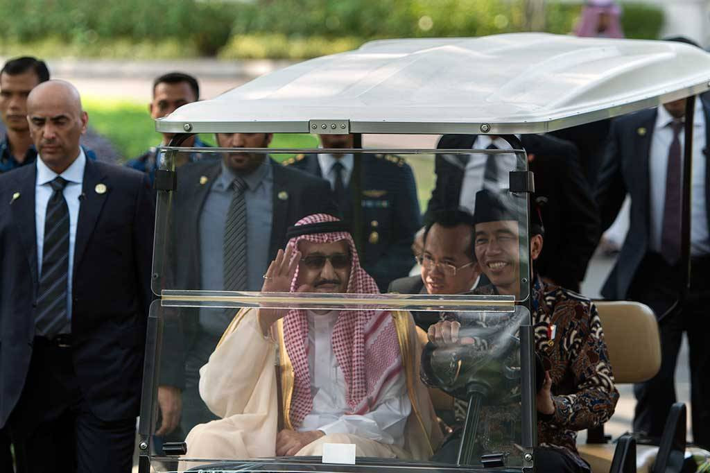 Raja Salman (kiri) dan Presiden Jokowi (kanan) -- Foto: Antara/Rosa Panggabean