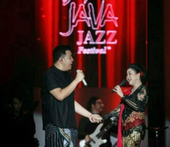 Tampil di Java Jazz 2017, Tulus Duet dengan Sundari Soekotjo