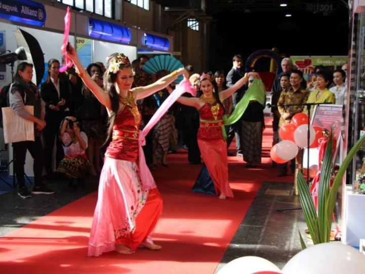 Tari Tradisional Indonesia Meriahkan Pameran Wisata di Hungaria