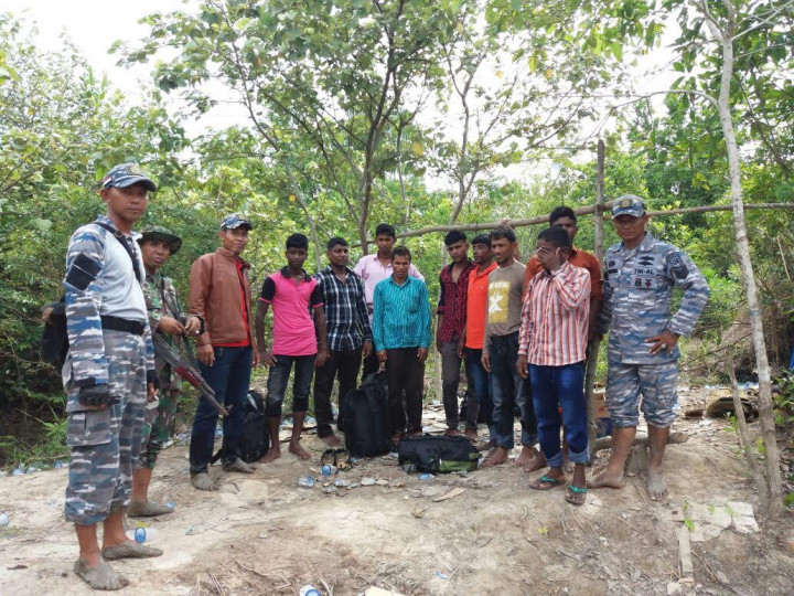 9 WNA Bangladesh Ditangkap di Pulau Payung