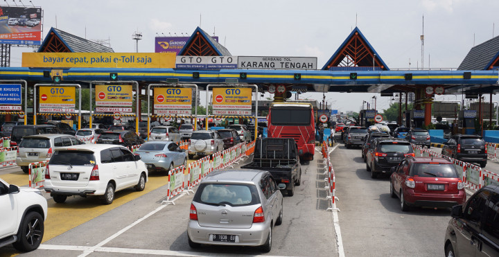 Neraka di Gerbang Tol Karang Tengah