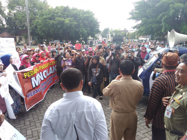Lagi, Pedagang Pasar Klewer Demo di Balai Kota Solo