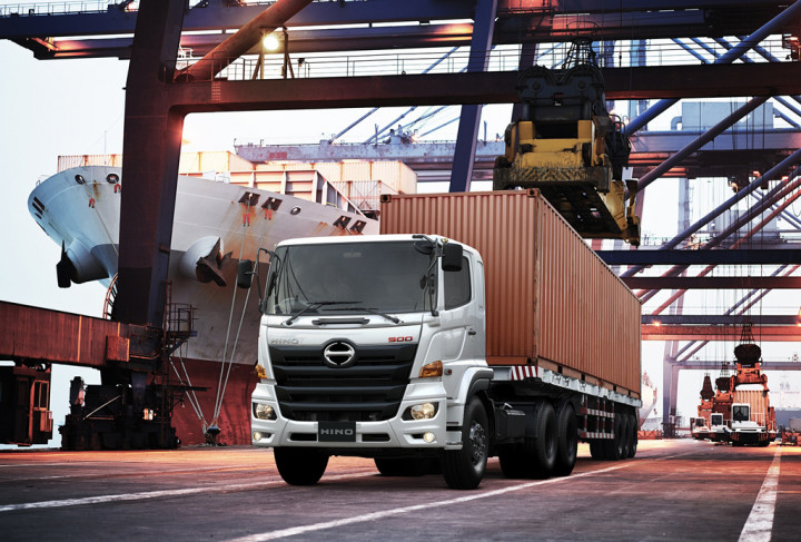 Kerjasama Hino untuk Peremajaan Angkutan Pelabuhan