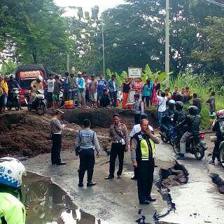 Jalur Tomo Sumedang Ambles, Ini Alternatif Cirebon-Bandung