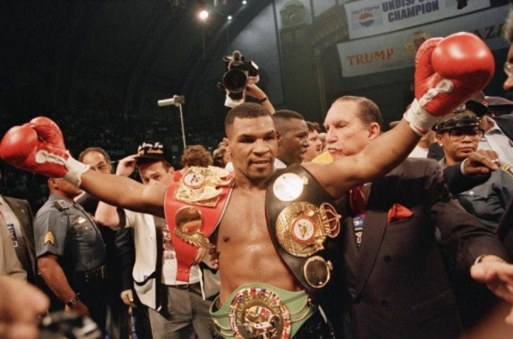1987: Mike Tyson Juara Kelas Berat