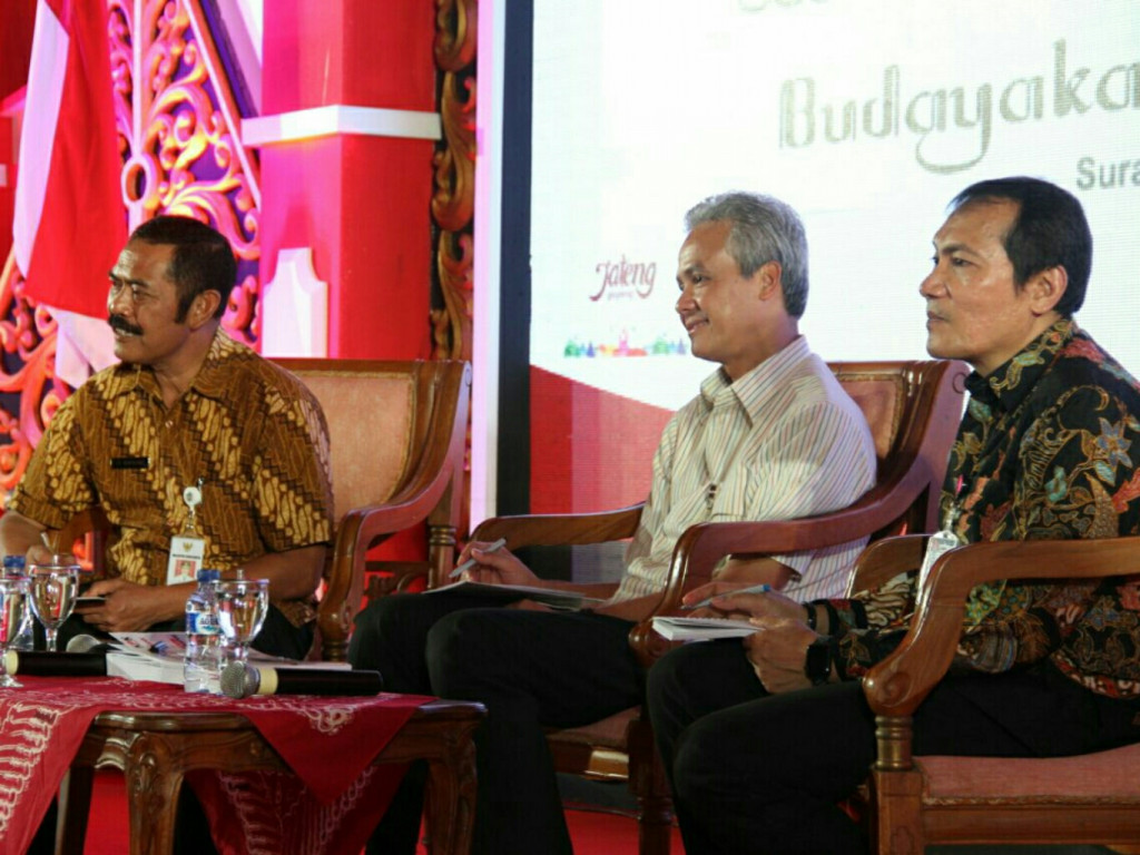 Ki-ka: Wali Kota Solo FX. Hadi Rudyatmo, Gubernur Jawa Tengah Ganjar Pranowo, dan Wakil Ketua KPK Saut Situmorang saat rembug integritas di Kota Solo, Selasa, 7 Maret 2017. (Metrotvnews.com/Pythag Kurniati)