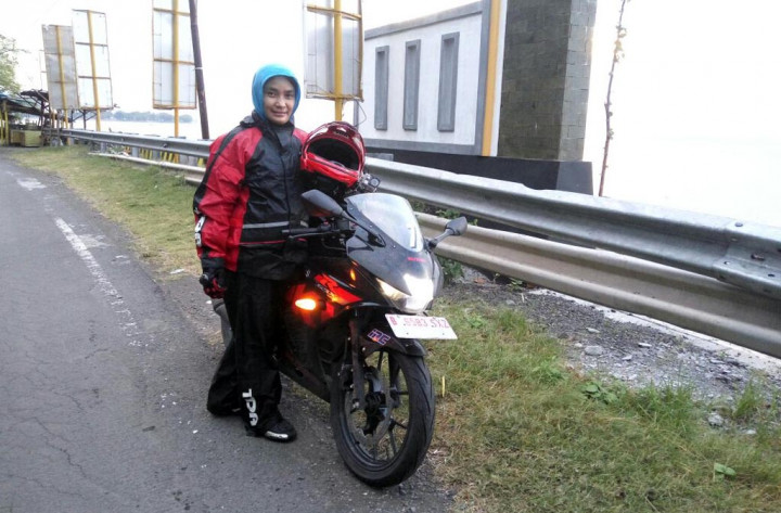 Wanita Ini Uji Kemampuan GSX-R150 dengan Turing Jakarta-Bali