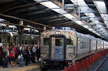 Kereta Tabrak Bus di AS, Empat Orang Tewas