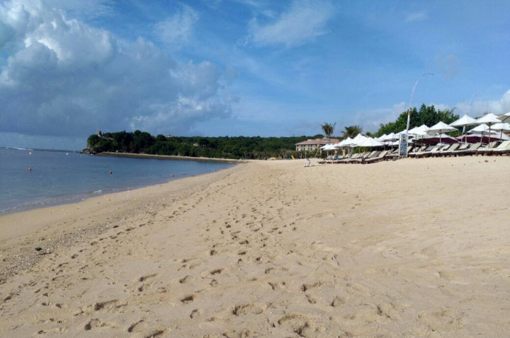 Privasi Raja Salman di Balik Tembok Bambu Pantai Geger