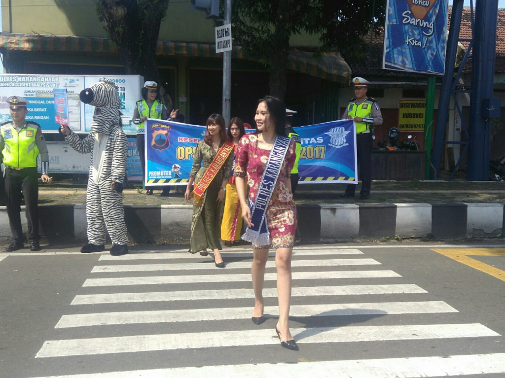 Kampanye keselamatan berlalu lintas yang digelar Polres Karanganyar, Jateng, Rabu, 8 Maret 2017. (Metrotvnews.com/Pythag Kurniati)