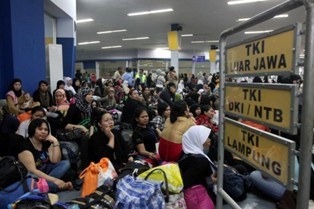 Buruh Migran Kerap Dilarang Membawa Alat Komunikasi