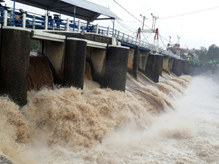 Katulampa Siaga 3, Kampung Melayu dan Bidara Cina Waspada Banjir