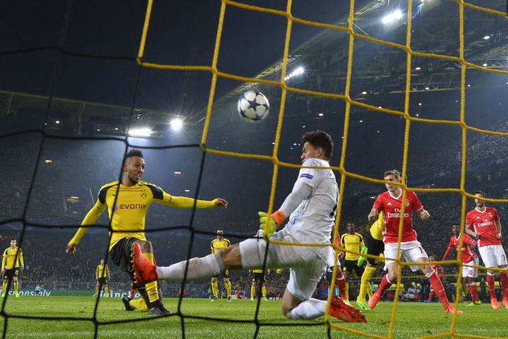 <i>Hattrick</i> Aubameyang Antar Dortmund ke Perempat Final