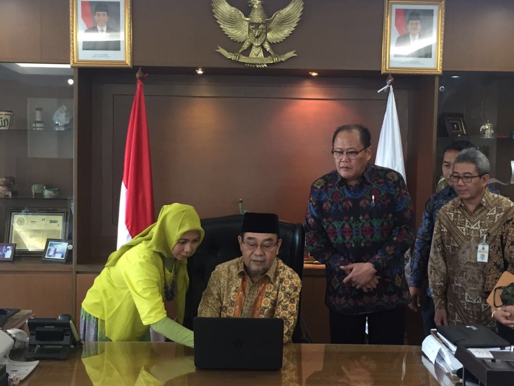 Ketua BPK Harry Azhar Azis saat mengisi SPT Pajak. (FOTO: MTV/Suci Sedya Utami)