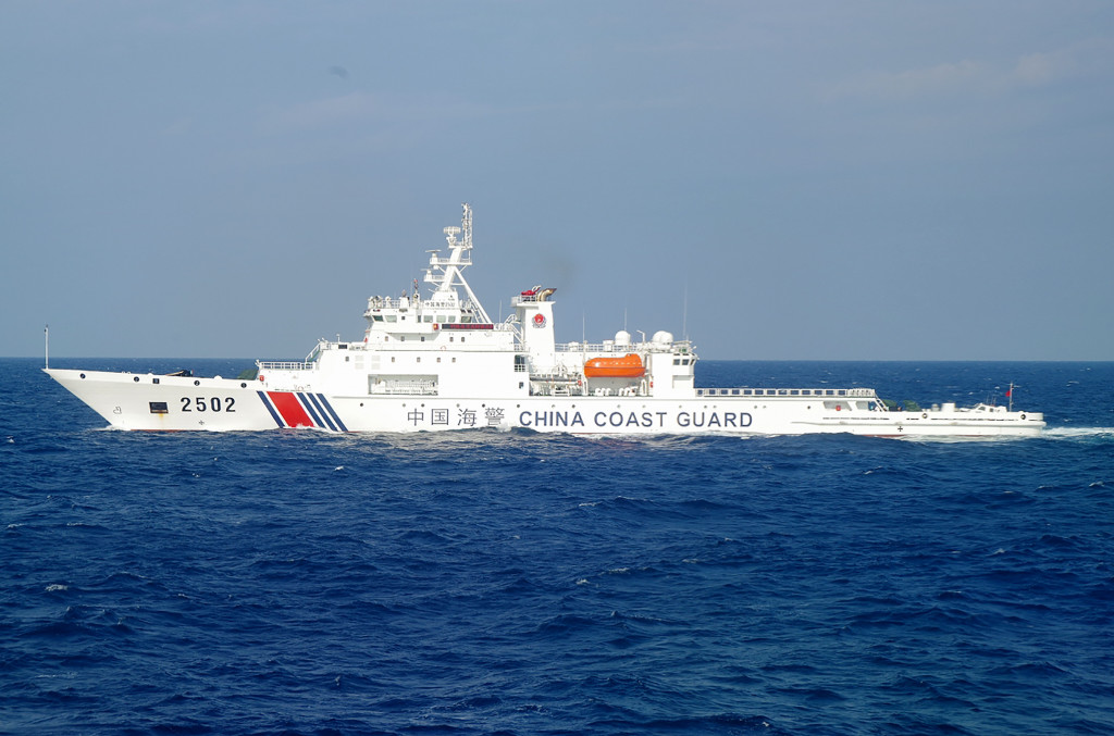 China's Haijing 2502 patrol boat sails into waters near the disputed Senkaku islands, in the East China Sea on November 6, 2016. (Photo:AFP/Japan Coast Guard)