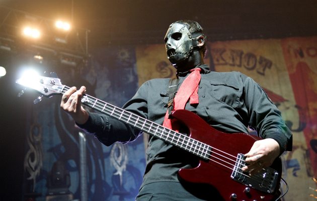 Peralatan Musik Milik Mendiang Bassist Slipknot Dilelang