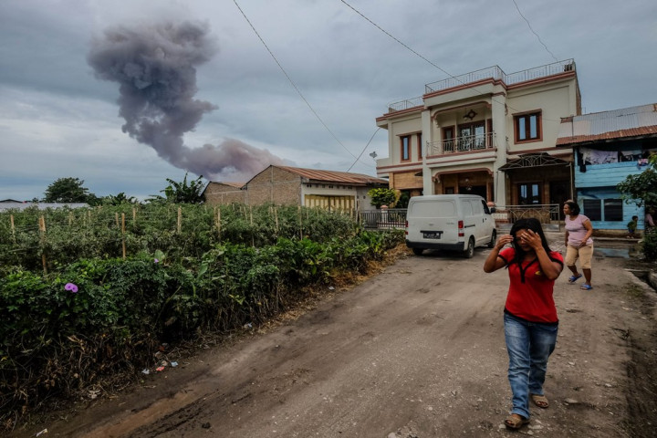 Gunung Sinabung Terus Erupsi