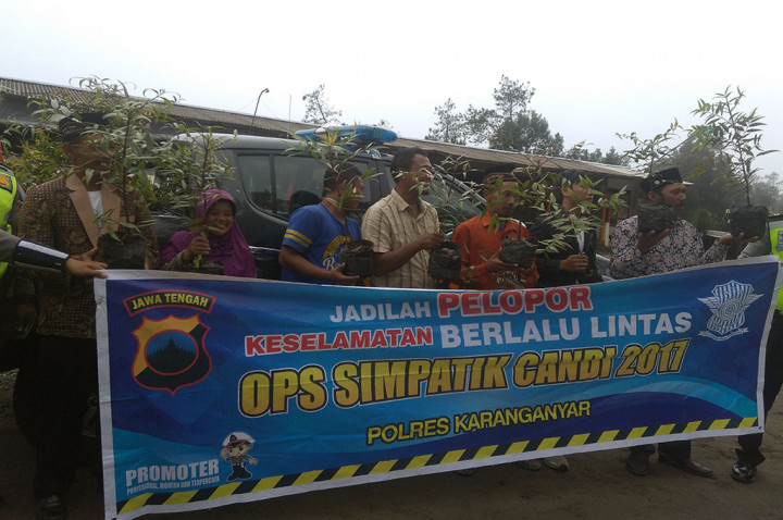 Pelanggar Lalu Lintas di Karanganyar Disuruh Tanam Pohon