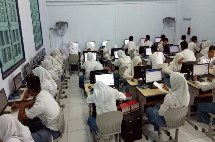 Ratusan Siswa SMAN 3 Jombang Simulasi UNBK