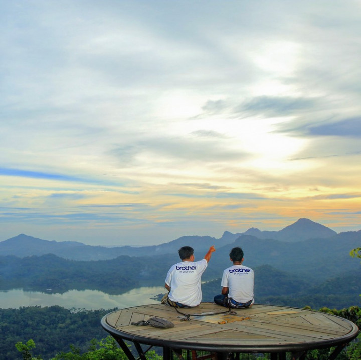 Menikmati Indahnya Wisata Alam Kalibiru