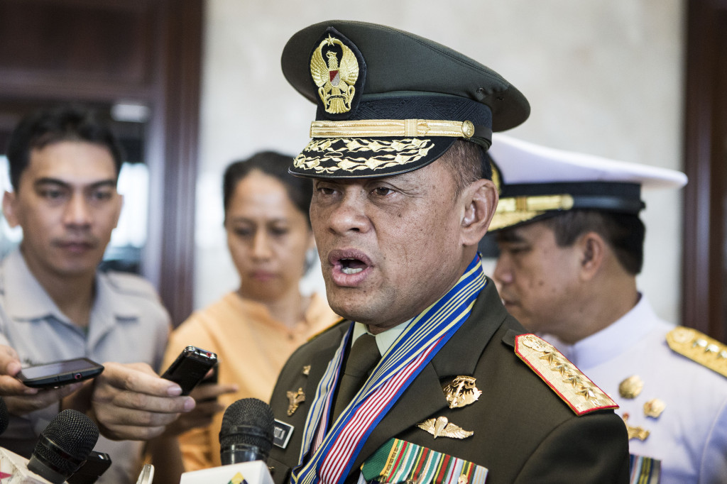 Panglima TNI Jenderal Gatot Nurmantyo memberikan keterangan pers seusai upacara militer di Markas Besar TNI, Cilangkap, Jakarta, Kamis, (18/8/2016). Foto: MI/Atet Dwi Pramadia