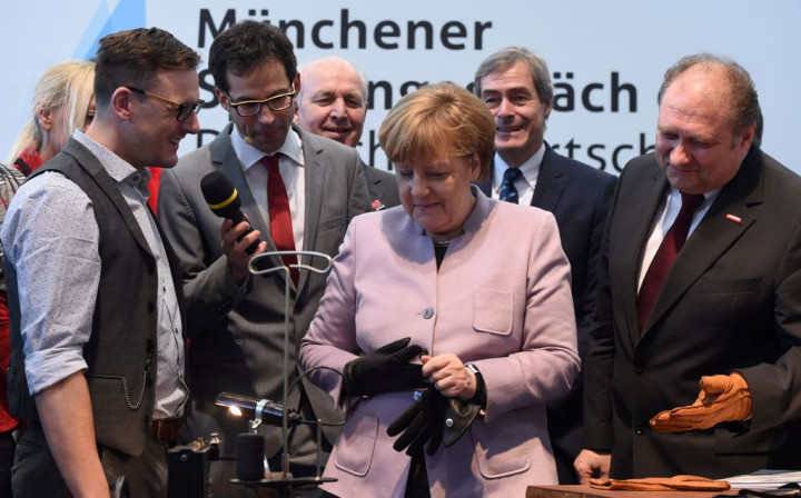 Badai Salju Paksa Kanselir Jerman Tunda Kunjungi Gedung Putih