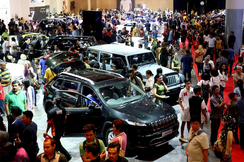 Membeli mobil, wajib lakukan komparasi antara dealer. MTVN/Ahmad Garuda