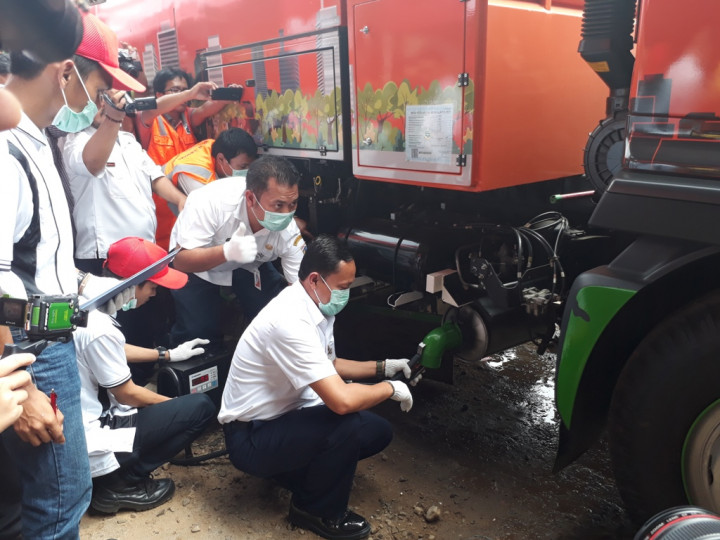 300 Truk Sampah DKI Uji Emisi