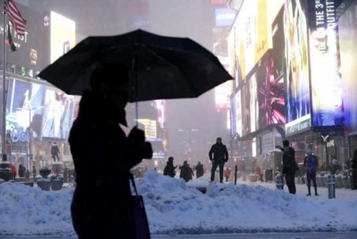 Wilayah AS Perlahan Normal Kembali Usai Diterjang Badai Salju
