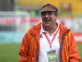 Pelatih PSM: Essien Baik untuk Sepak Bola Indonesia