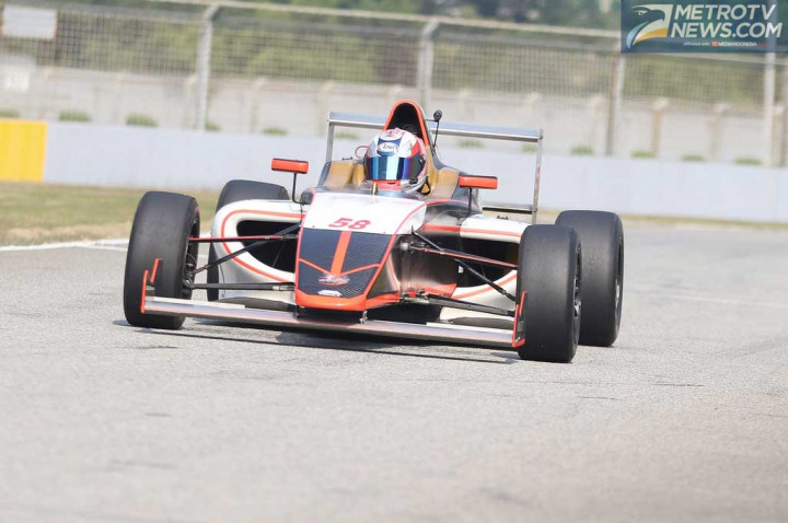 Trek Basah Tak jadi Kendala Bagi David Sitanala di Sesi Tes F4 Zhuhai