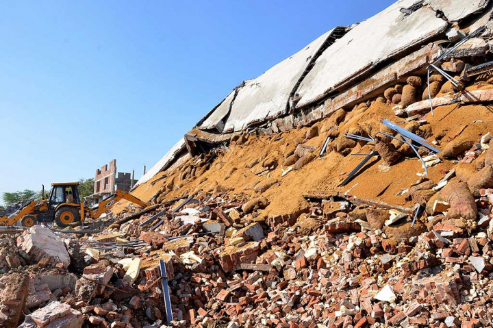 6 Orang Tewas akibat Bangunan di India Runtuh