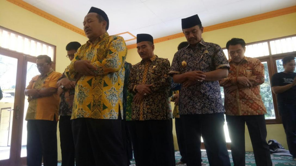 Bupati Jombang Gelar salat gaib