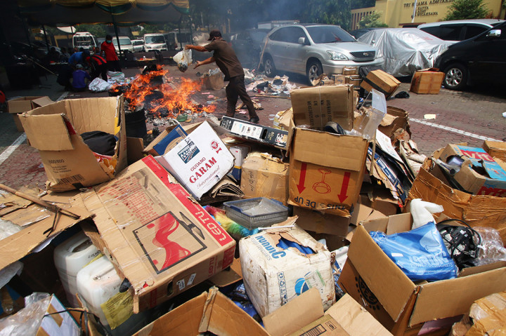 Ribuan Narkotika Hingga DVD Porno Dimusnahkan