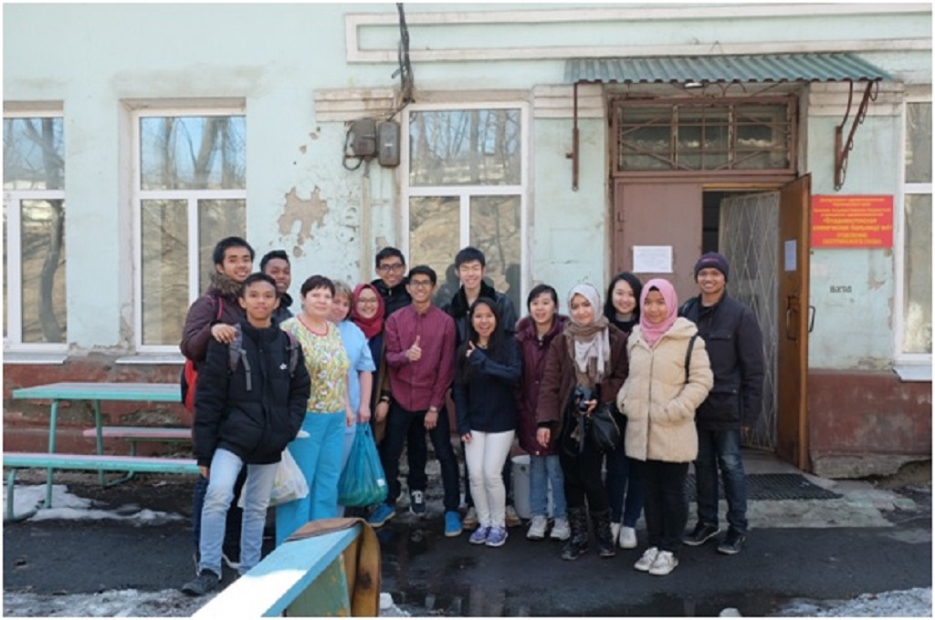 Mahasiswa Indonesia melakukan aksi sosial di 7 kota berbeda di Rusia, 8-13 Maret 2017. (Foto: Permira)